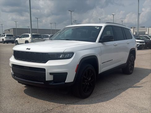 Used 2024 Jeep Grand Cherokee L Altitude AWD/4WD image 2