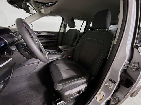 Used 2023 Jeep Grand Cherokee Laredo image 24