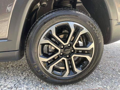 Used 2024 Jeep Compass Limited image 29