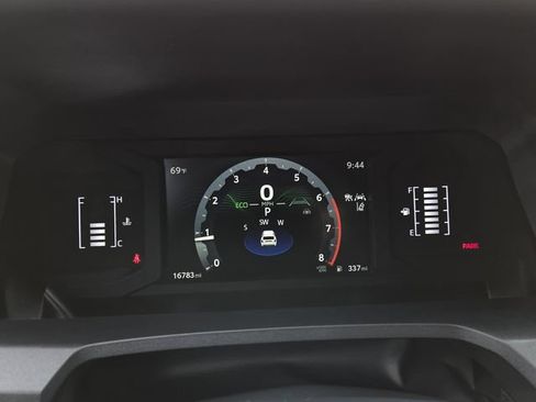 Used 2025 Toyota 4Runner SR5 AWD/4WD image 21