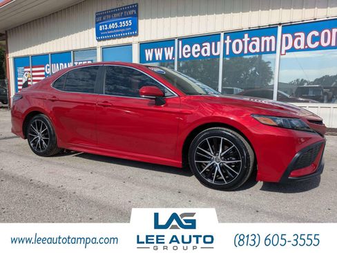 Used 2023 Toyota Camry SE FWD image 1