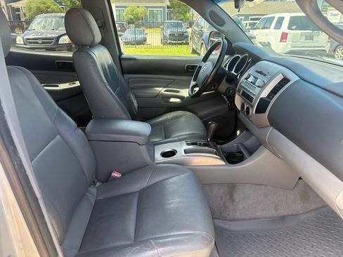 Used 2005 Toyota Tacoma PreRunner image 11