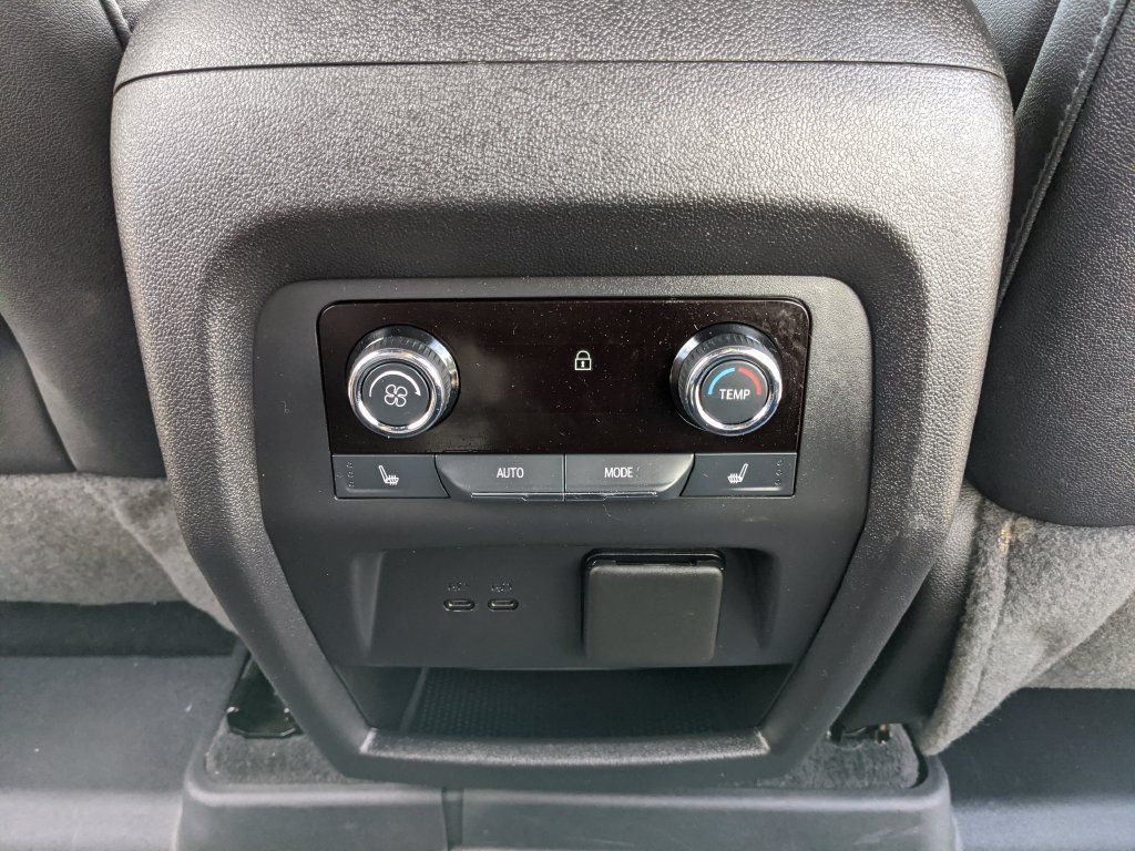 Used 2025 Chevrolet Traverse High Country FWD image 17