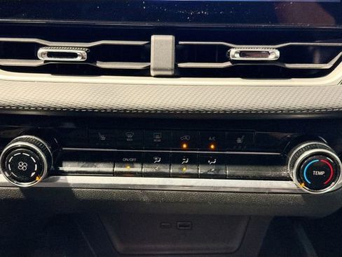 Used 2026 Chevrolet Equinox LT image 15