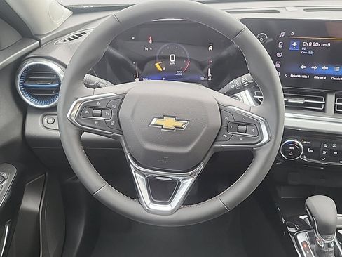 New 2025 Chevrolet Trax LT w/ LT Convenience Package image 14
