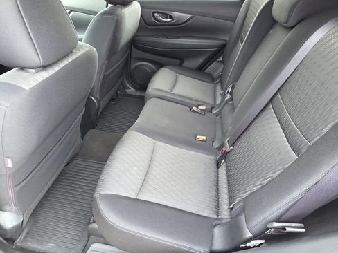 Used 2017 Nissan Rogue SV image 9