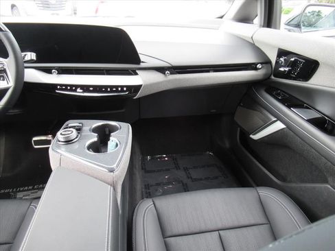 Certified 2025 Cadillac Optiq Luxury 2 w/ LPO, Floor Liner Package AWD/4WD image 15