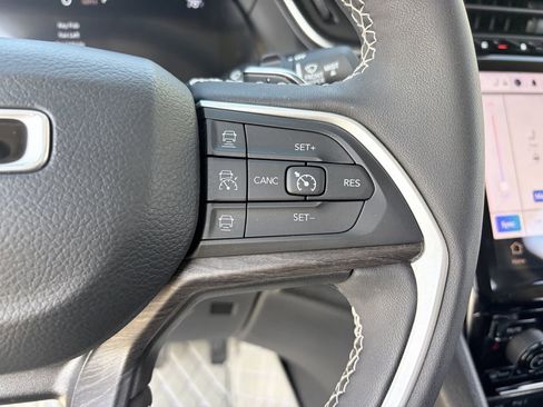 Used 2023 Jeep Grand Cherokee Limited AWD/4WD image 22