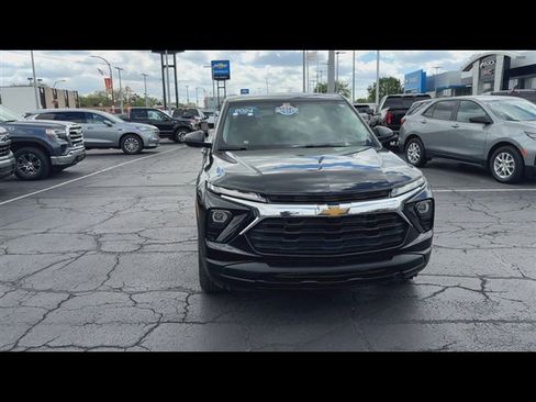 Used 2024 Chevrolet TrailBlazer LS w/ LS Convenience Package FWD image 3