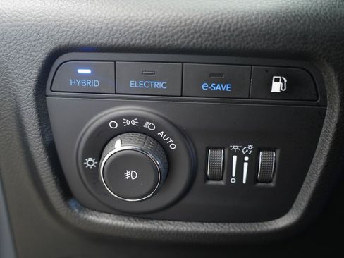 Used 2022 Jeep Grand Cherokee Summit w/ Advanced Protech Group IV AWD/4WD image 26