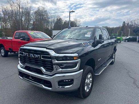 Used 2025 RAM 2500 Big Horn AWD/4WD image 3