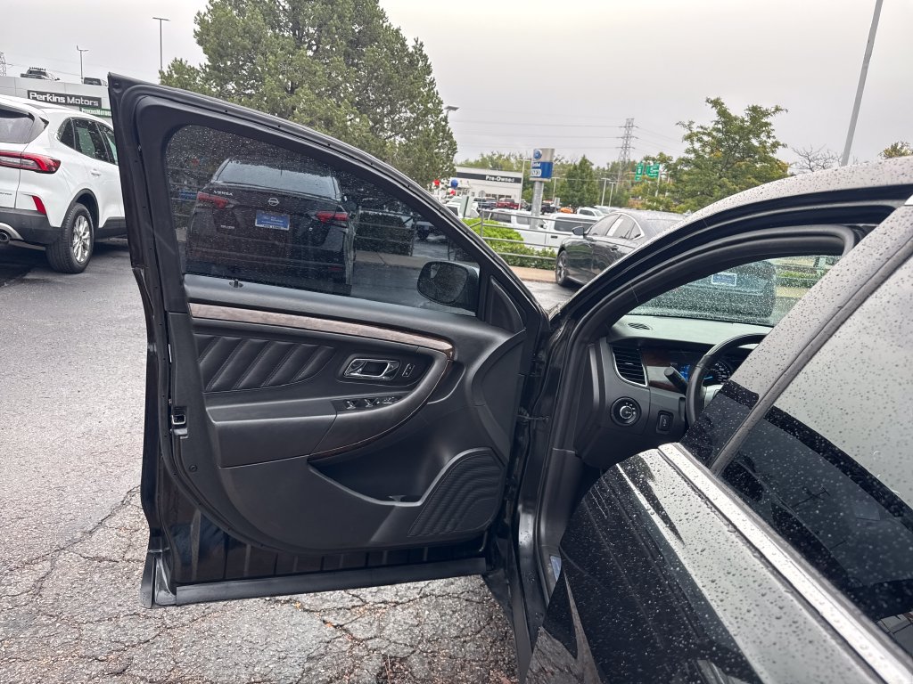 Used 2015 Ford Taurus Limited FWD image 9
