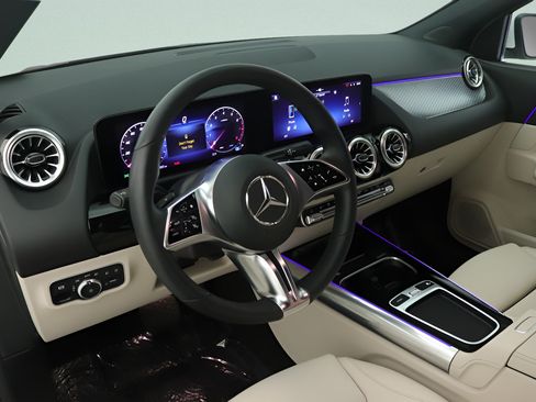 Certified 2025 Mercedes-Benz GLA 250 image 14