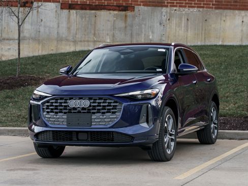 Certified 2025 Audi Q5 Premium w/ Convenience Package image 7