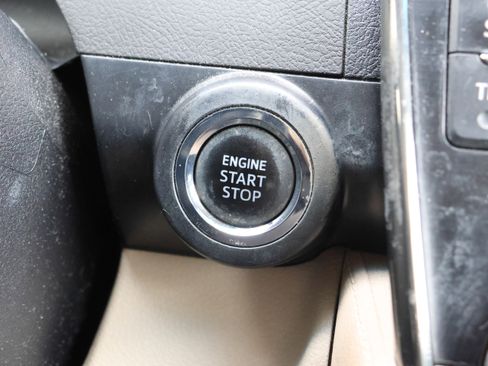 Used 2012 Toyota Camry XLE image 25