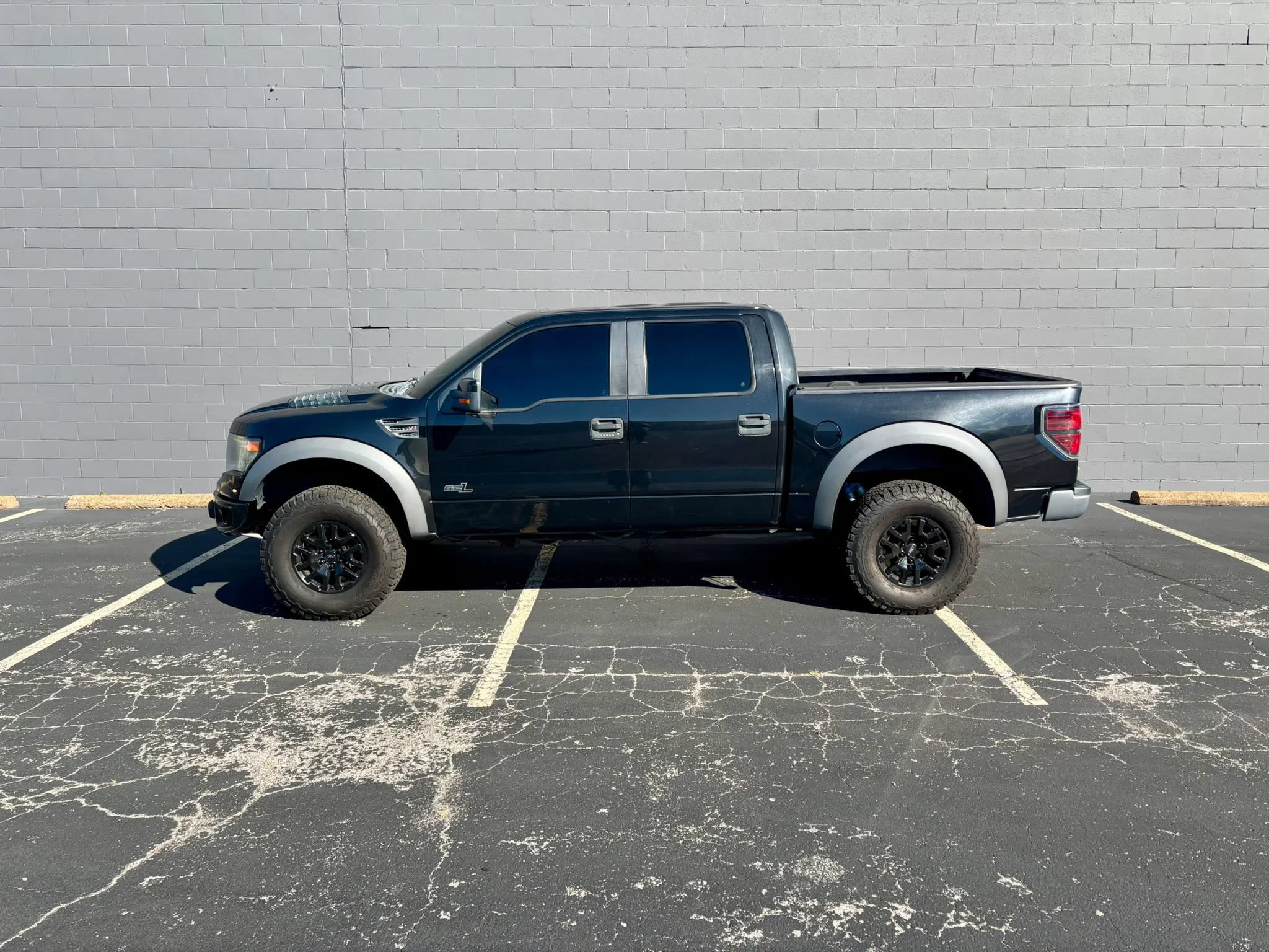 Used 2014 Ford F150 Raptor w/ Equipment Group 801A Luxury AWD/4WD image 3
