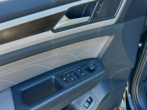 Used 2023 Volkswagen Atlas SE w/ Black Wheel Package image 23