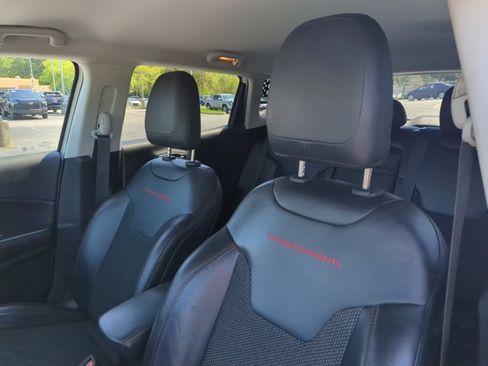 Used 2019 Jeep Compass Trailhawk w/ Cold Weather Group AWD/4WD image 15