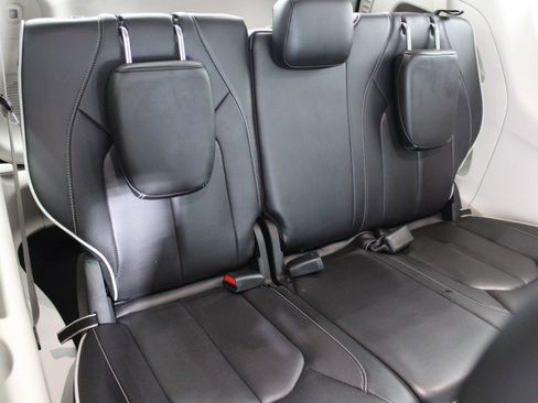 Used 2023 Chrysler Pacifica Limited FWD image 22
