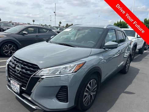 Used 2023 Nissan Kicks SV FWD image 2