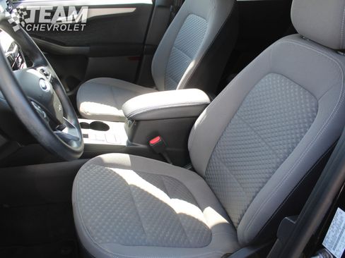 Used 2020 Ford Escape SE image 11