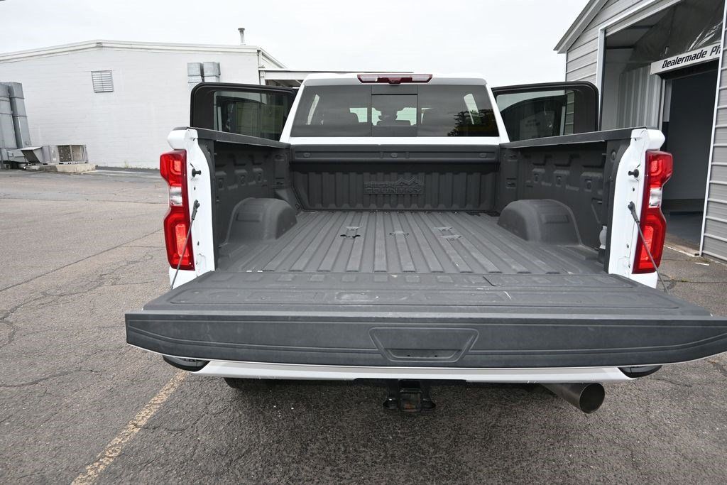 Used 2024 Chevrolet Silverado 2500 High Country w/ High Country Premium Package AWD/4WD image 9