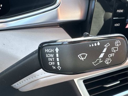 Certified 2025 Volkswagen Taos SE w/ Panoramic Sunroof Package FWD image 28
