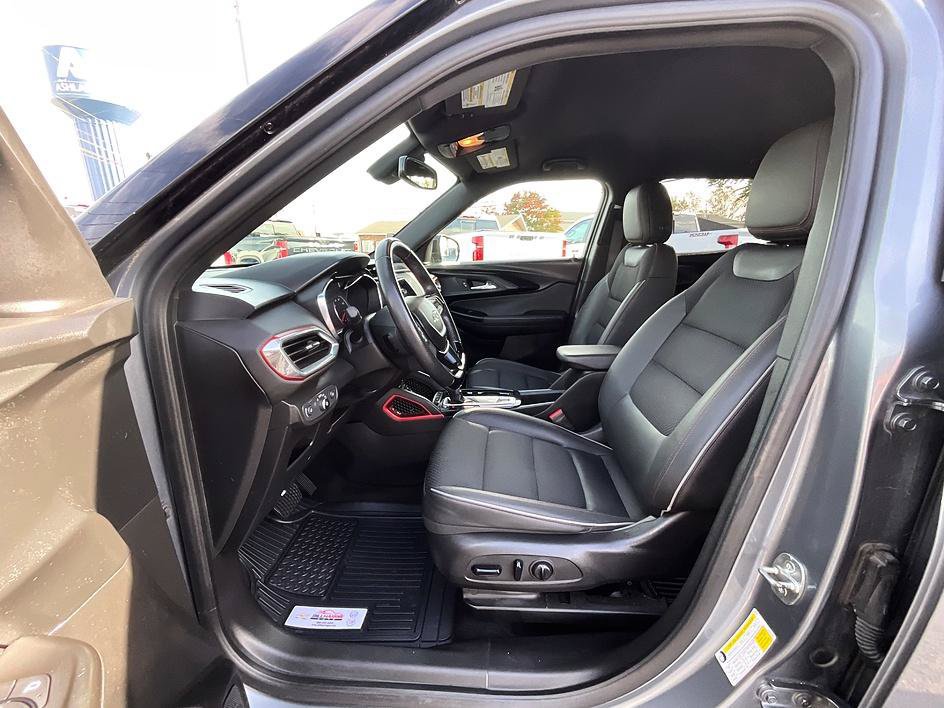 Used 2021 Chevrolet TrailBlazer RS w/ Technology Package FWD image 3