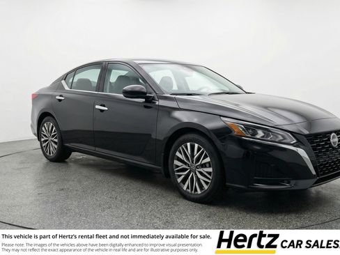 Used 2025 Nissan Altima 2.5 SV image 1