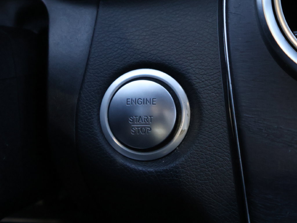 Used 2016 Mercedes-Benz C 300 Sedan image 31