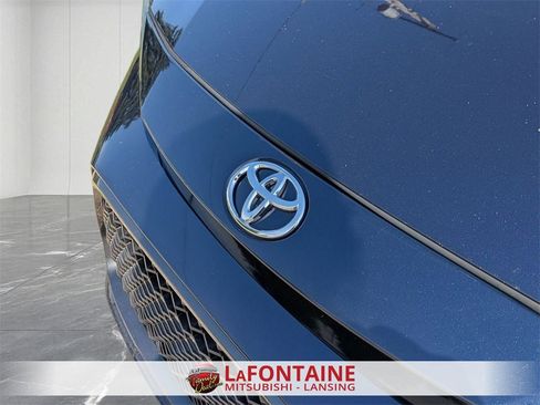 Used 2021 Toyota Corolla SE w/ SE Premium Package image 9