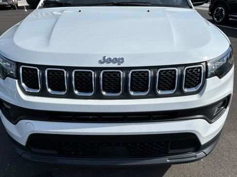 Used 2024 Jeep Compass Latitude image 3