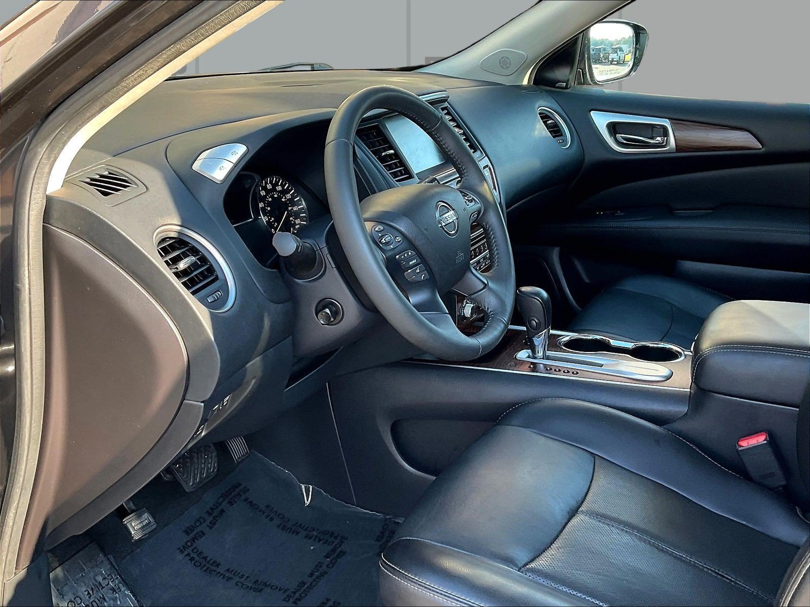 Used 2017 Nissan Pathfinder Platinum w/ Family Entertainment Package FWD image 19