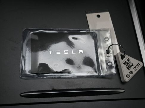 Used 2021 Tesla Model Y Performance image 36