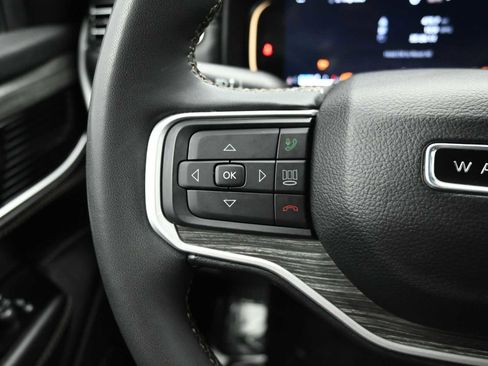 Used 2023 Jeep Wagoneer L Series III w/ Preferred Equipment Group image 12