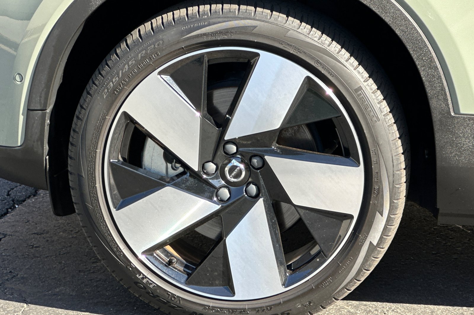 Certified 2024 Volvo C40 P8 Recharge Plus w/ Climate Package AWD/4WD image 34