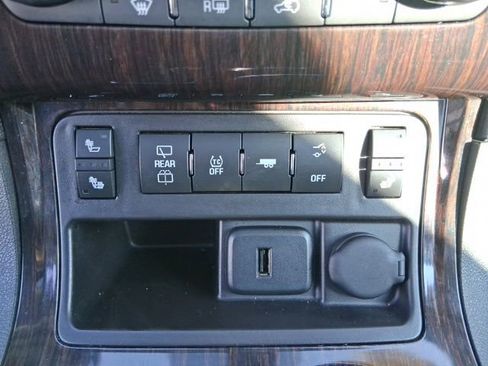 Used 2017 Chevrolet Traverse LT image 26