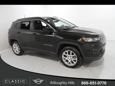 Used 2023 Jeep Compass Latitude AWD/4WD image 1