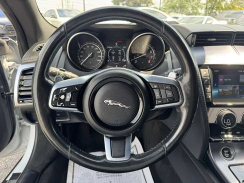 Used 2018 Jaguar F-TYPE Coupe RWD image 12