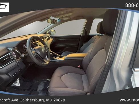 Used 2018 Toyota Camry LE FWD image 12