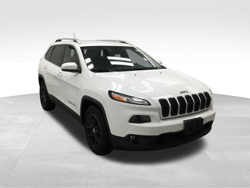 Used 2015 Jeep Cherokee Latitude w/ Cold Weather Group AWD/4WD image 3