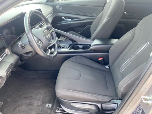 Used 2024 Hyundai Elantra SEL w/ Convenience Package FWD image 34