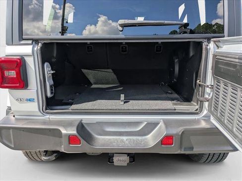 Used 2023 Jeep Wrangler Sahara image 7