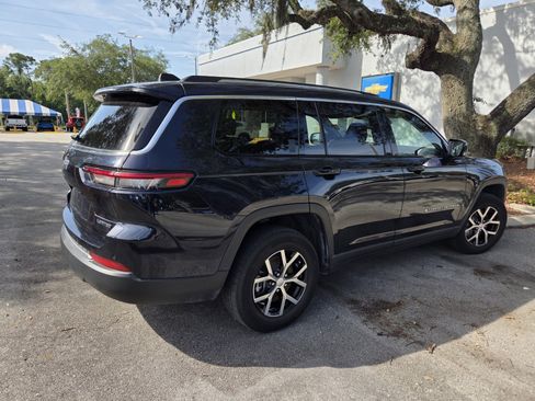 Used 2023 Jeep Grand Cherokee L Limited RWD image 3