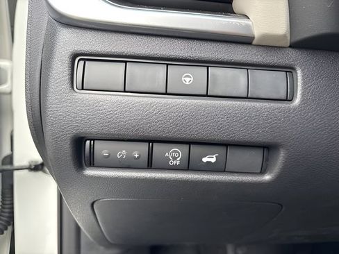Used 2023 Nissan Rogue SV w/ SV Premium B Package AWD/4WD image 16