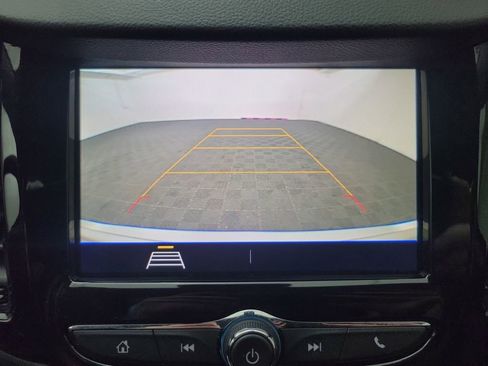 Used 2022 Chevrolet Trax LT w/ LT Convenience Package image 26