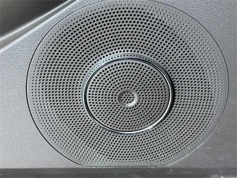 Used 2021 Ford Expedition XLT image 17