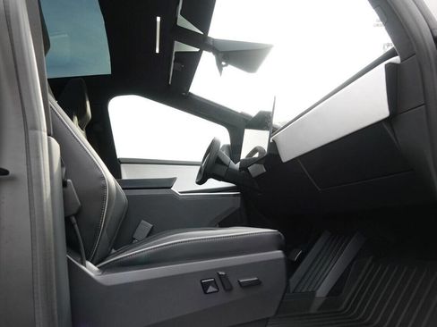 Used 2024 Tesla Cybertruck AWD Crew Cab image 98