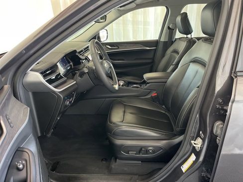 Used 2023 Jeep Grand Cherokee 4WD 4xe image 4