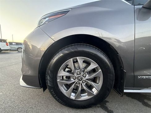 Used 2021 Toyota Sienna LE w/ LE Plus Package image 10